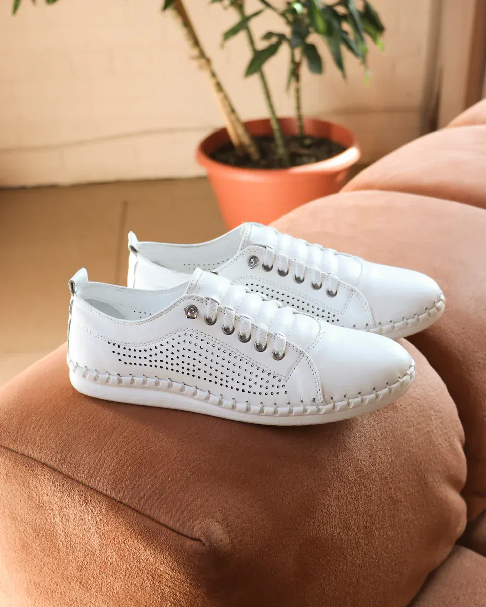 Everly Women's Leora 01 Perf Sneakers- White - Image 7