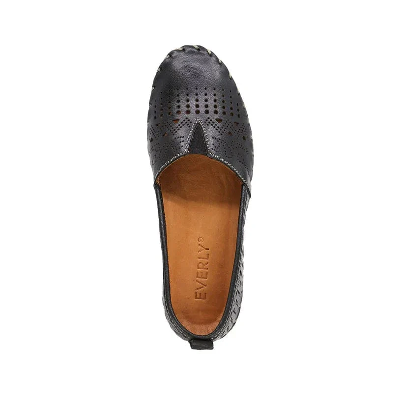 Everly Women's Luna 03 Slip Ons- Black - Image 4