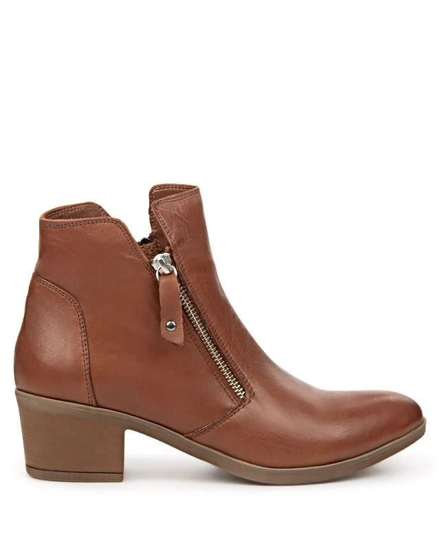 Everly Women's Olivia Boots- Brown