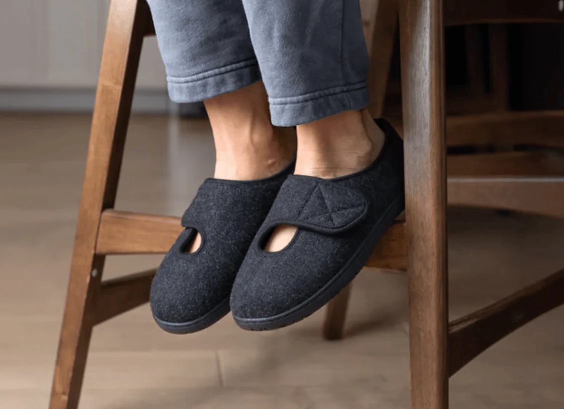 Foamtreads Women's Kendale 2 Slippers- Black - Image 7