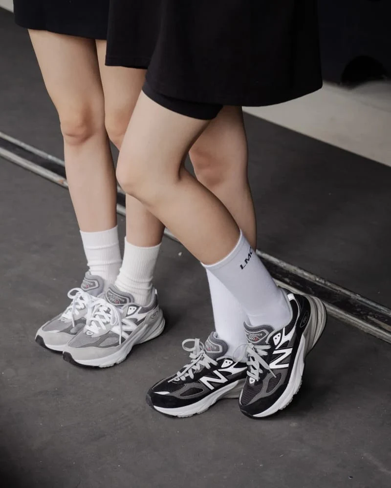 New Balance Women's 990v6 Running Shoes- Black/White - Image 12