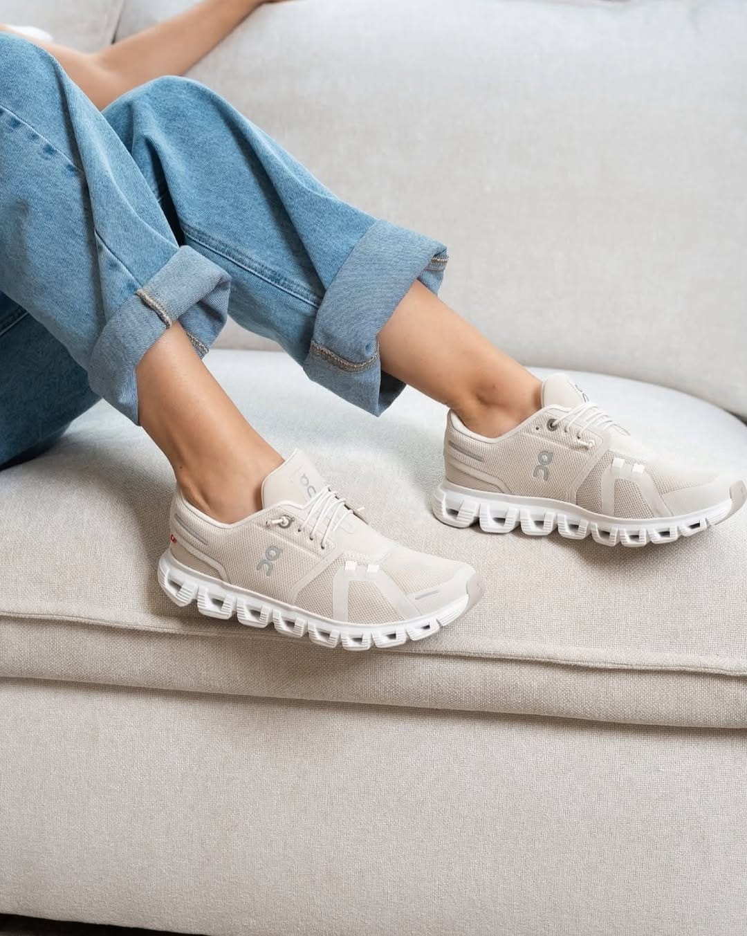 On Cloud Women's Cloud 6 Waterproof Running Shoes- Pearl/ Cream - Image 9