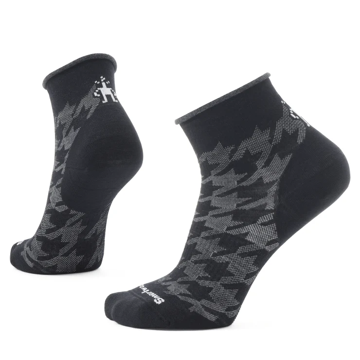 Smartwool Women's Everyday Cable Ankle Socks- Black